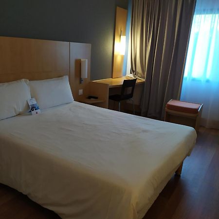 Готель Ibis Жерона Екстер'єр фото