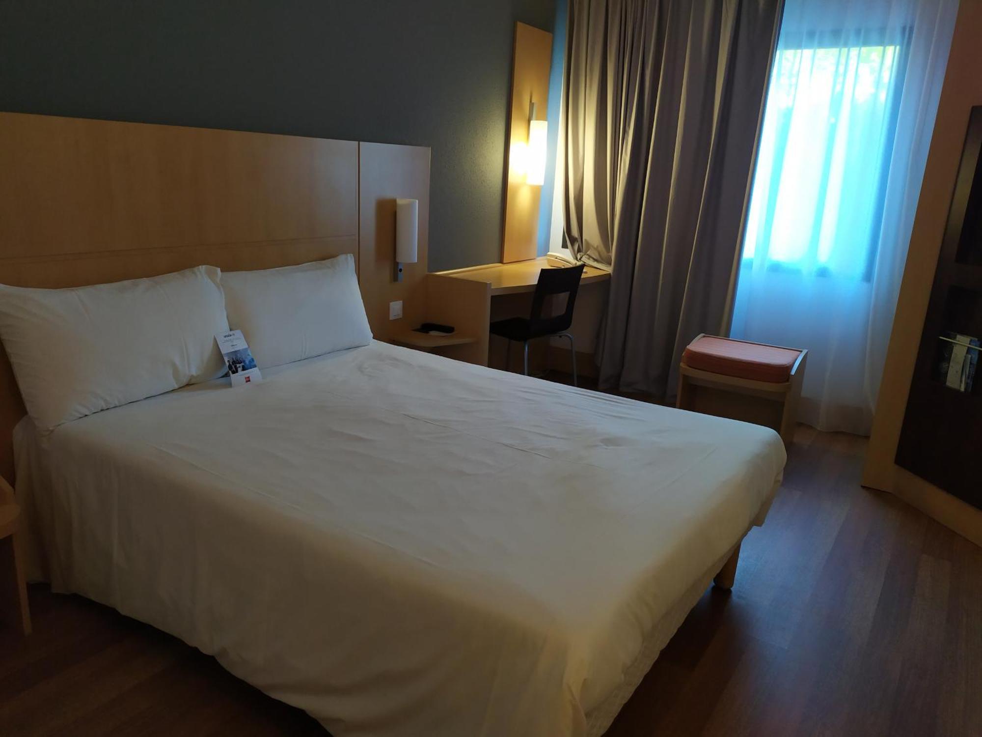 Готель Ibis Жерона Екстер'єр фото